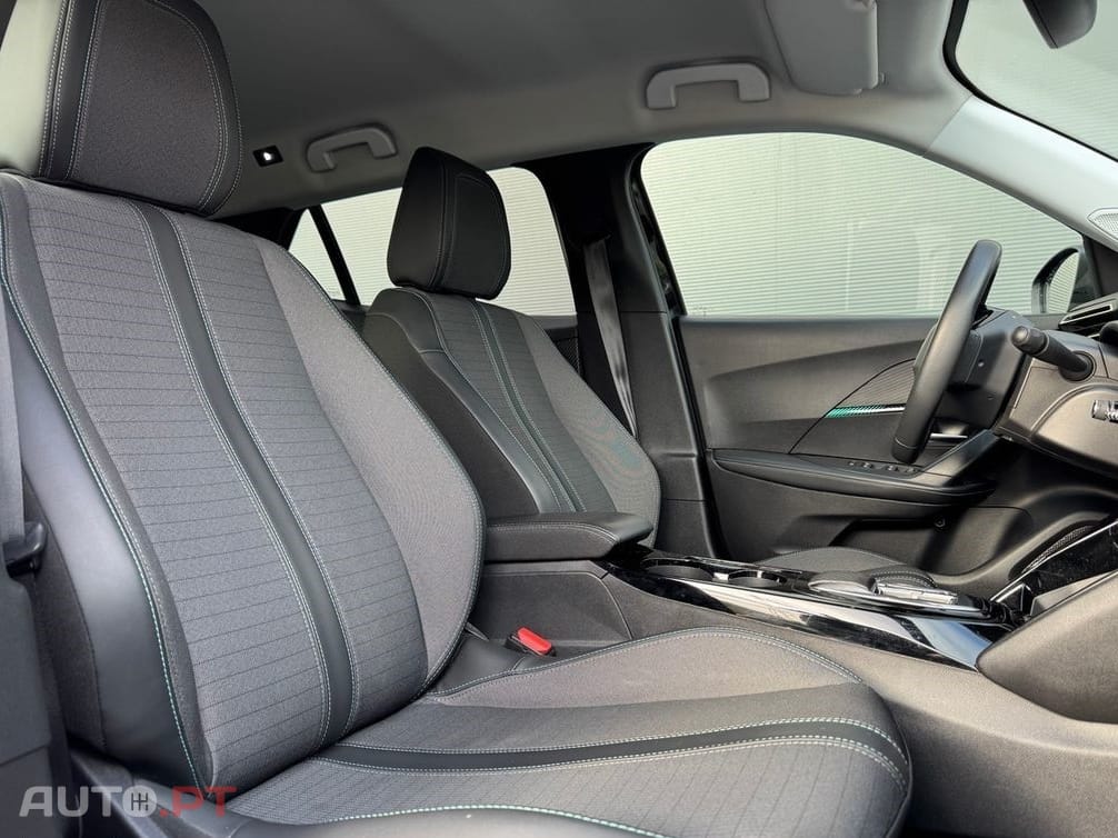 Peugeot E-2008 50 kWh Allure