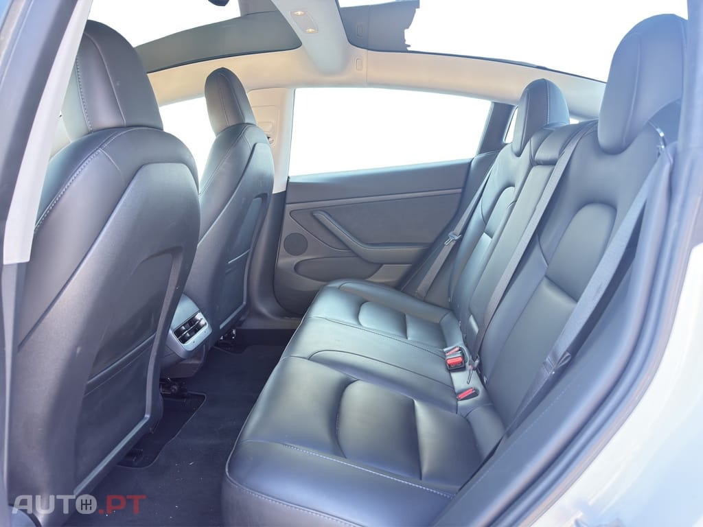 Tesla Model 3 RWD