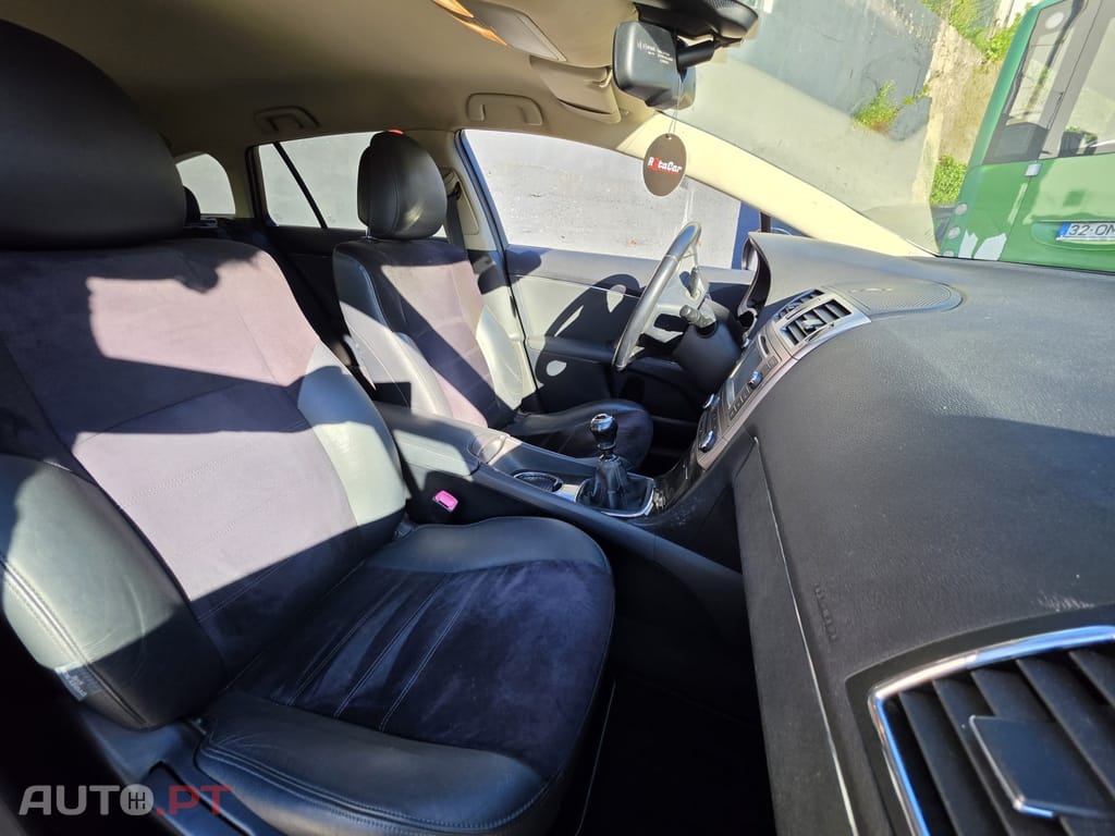 Toyota Avensis 2.0 D-4D Luxury+GPS