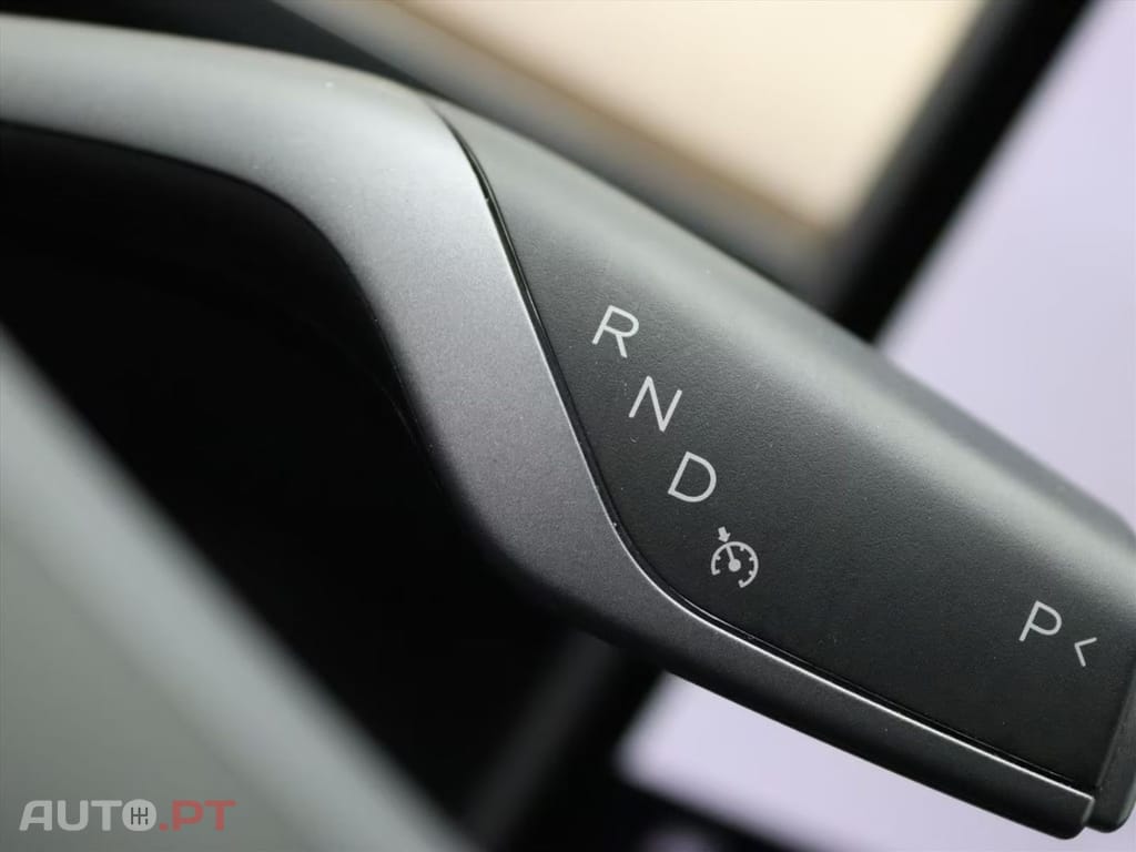 Tesla Model Y Long-Range AWD I.V.A DEDUTIVEL