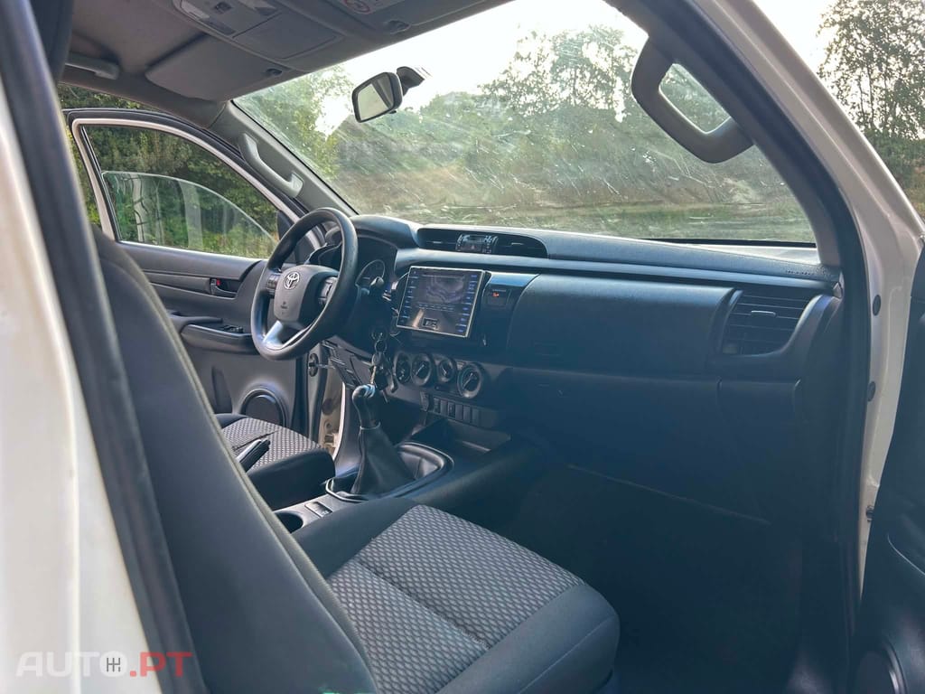 Toyota Hilux X-Cab 4x4 2.4D-4D 150cv