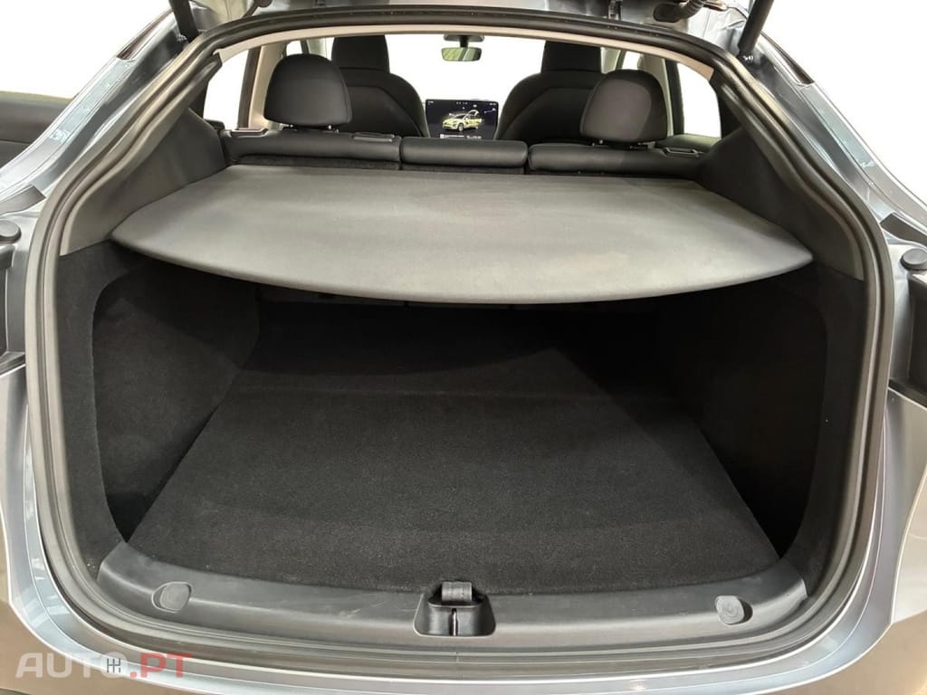 Tesla Model Y Standard RWD