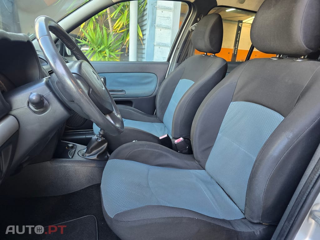 Renault Clio 1.2 16V Confort