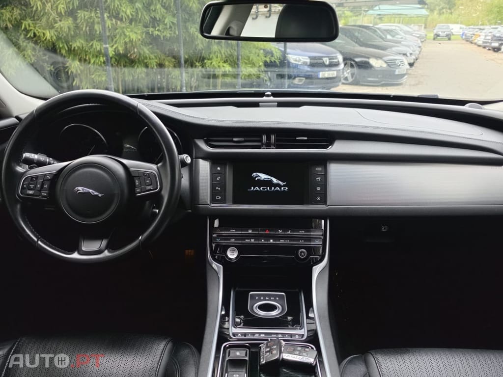 Jaguar XF 2.0 D Portfolio Aut.