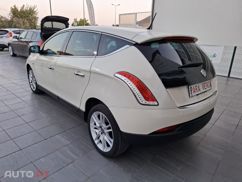 Lancia Delta 1.6 M-Jet Argento