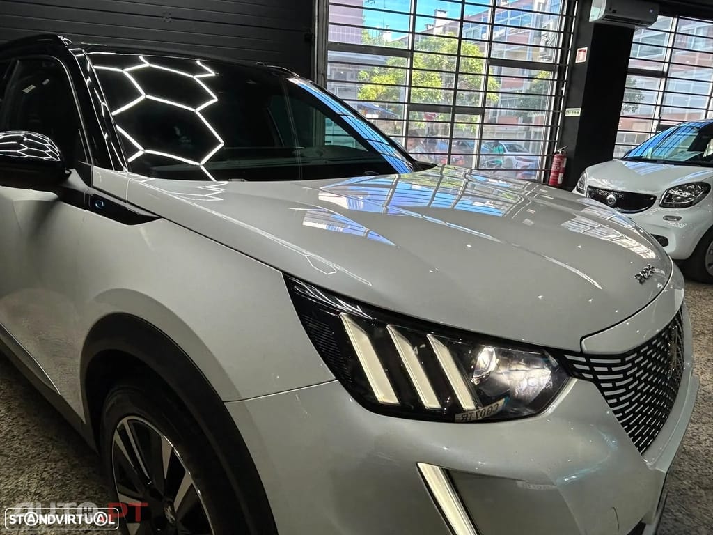 Peugeot E-2008 GT