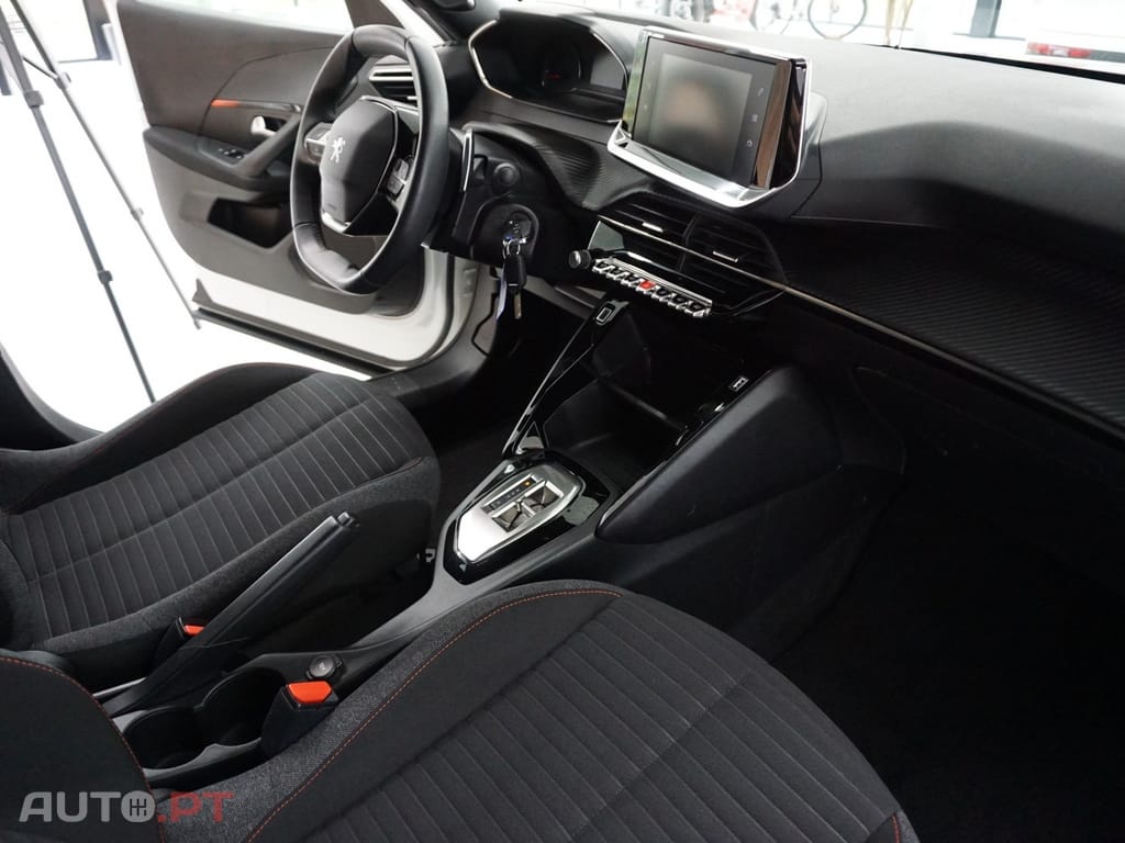 Peugeot 2008 PureTech 130 EAT8 Allure