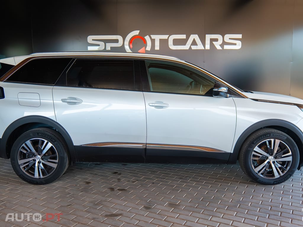 Peugeot 5008 1.2 PureTech Allure Pack EAT8