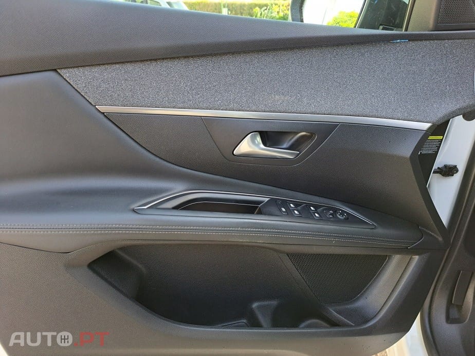 Peugeot 3008 1.5 BlueHDi Allure EAT8