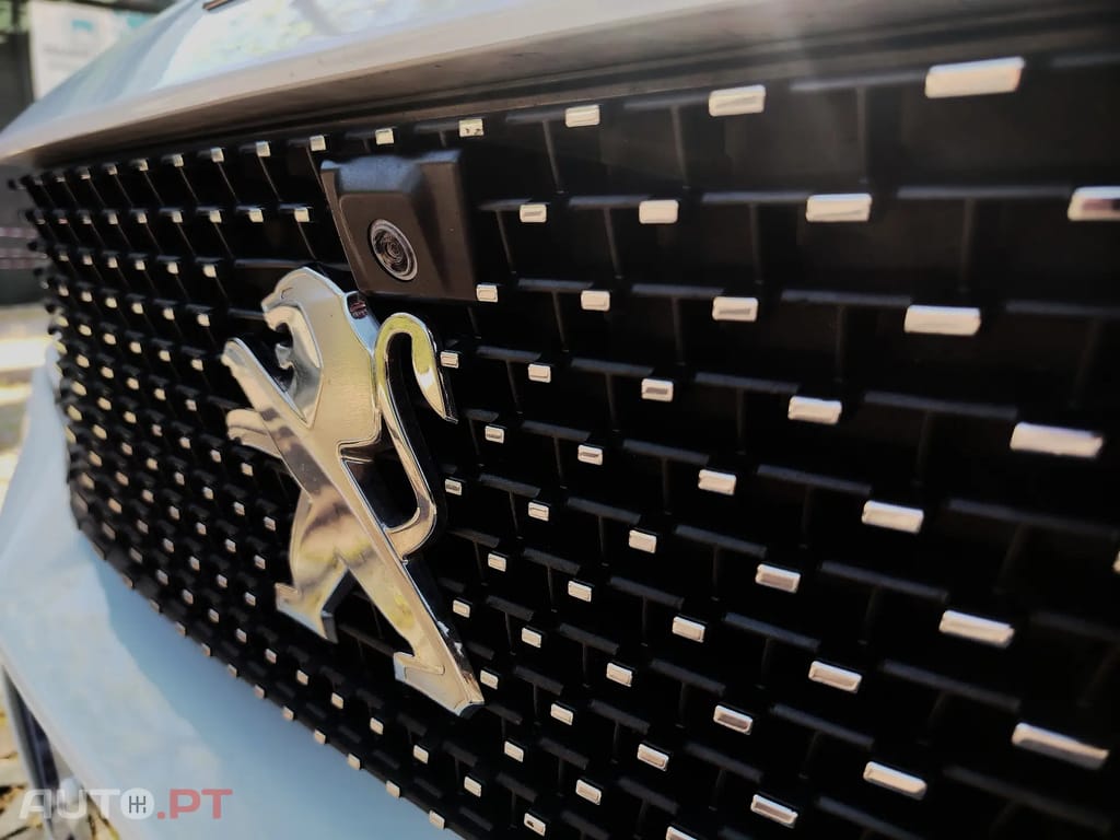 Peugeot 5008 GT HYBRID 136 CV