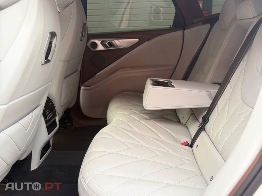 BMW XM BASE