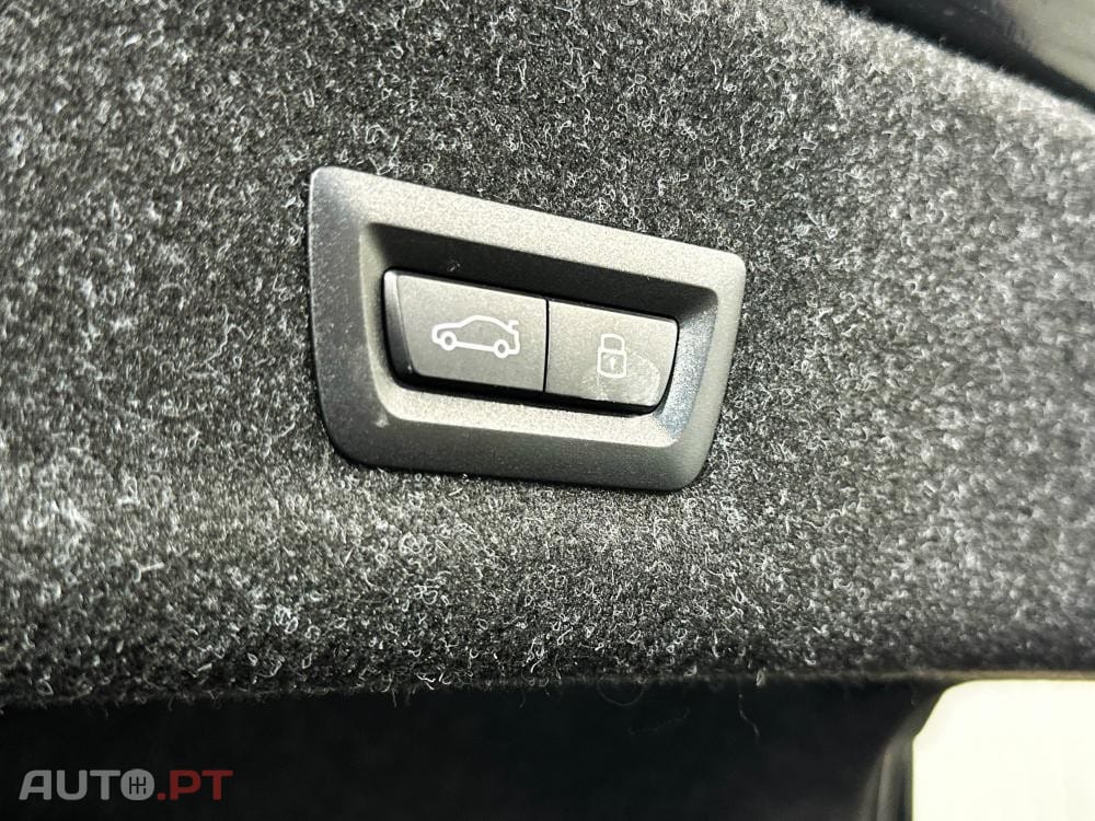 BMW 330 e Pack Desportivo M Auto