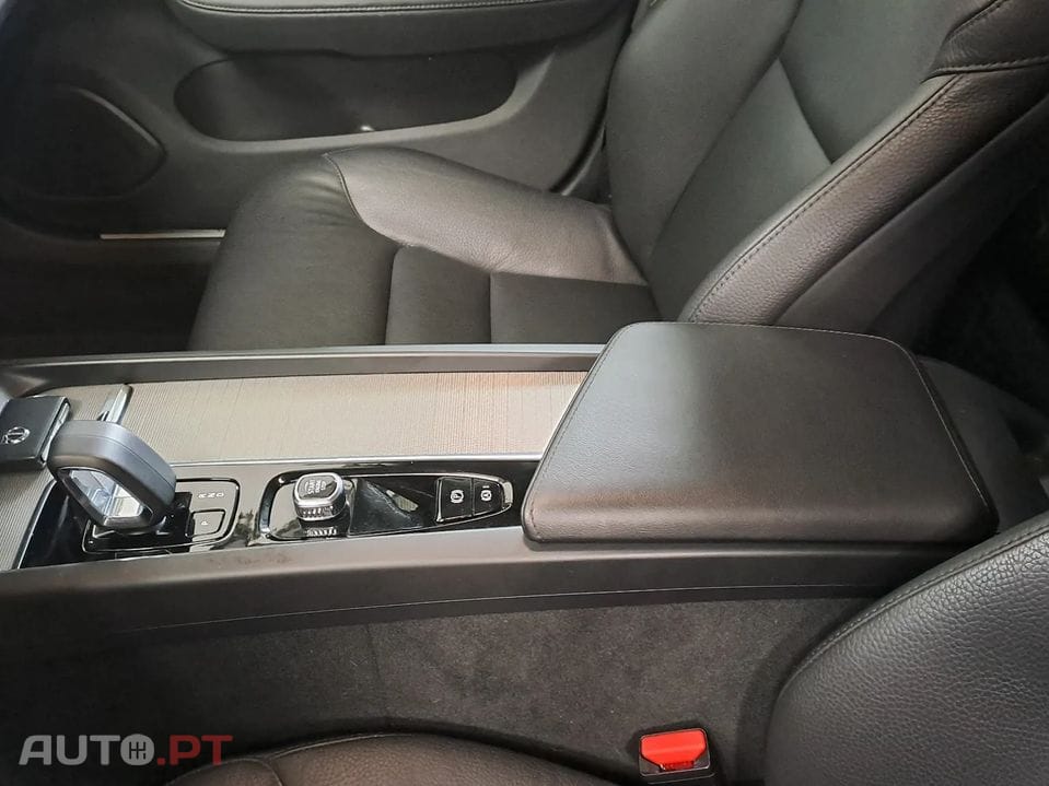 Volvo V60 2.0 B4 Momentum Core Geartronic