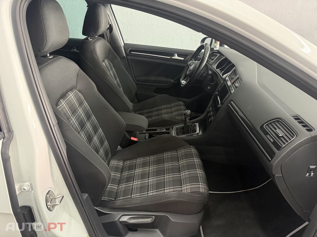 Volkswagen Golf 2.0 TDi GTD