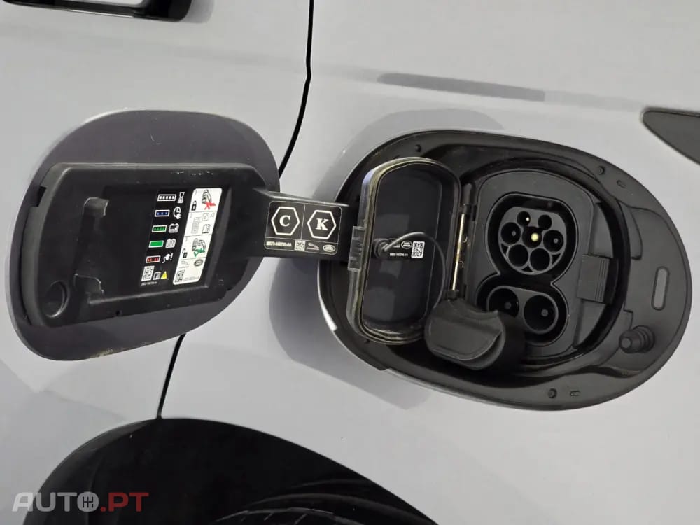 Land Rover Evoque P300e R-Dynamic