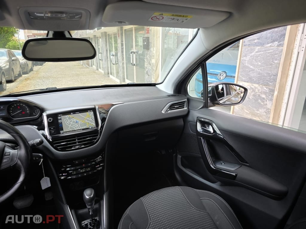 Peugeot 208 1.2 PureTech Allure EAT6