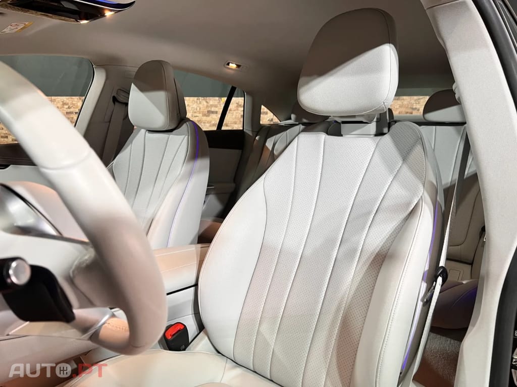Mercedes-Benz EQE 300 Electric Art