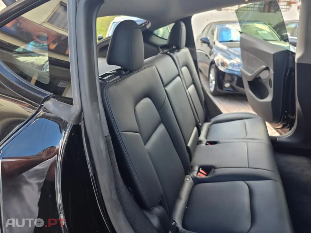 Tesla Model Y RWD