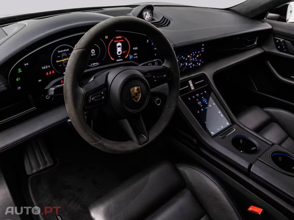 Porsche Taycan TURBO ALL-BLACK