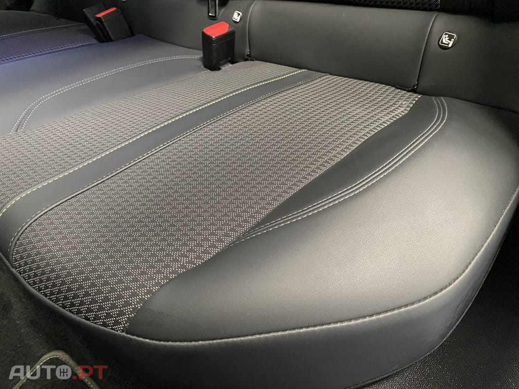 Peugeot E-2008 50 kWh GT