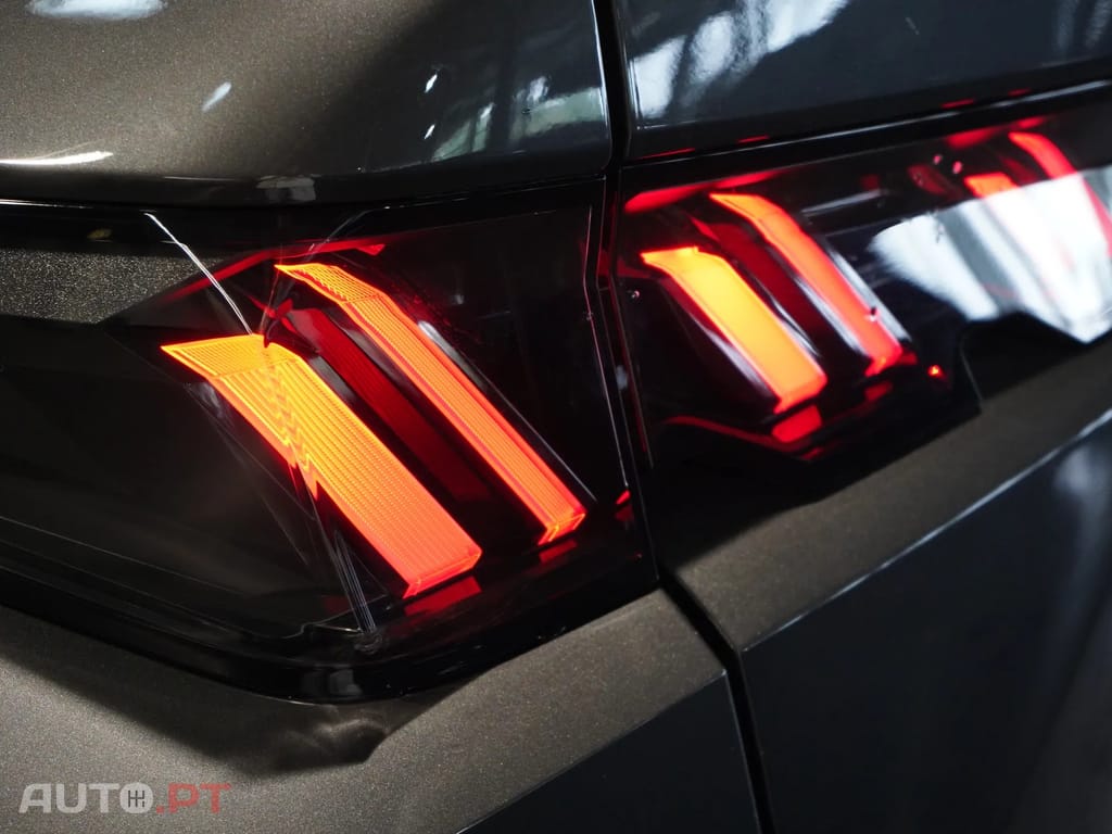 Peugeot 3008 1.2 Hybrid Allure e-DCS6