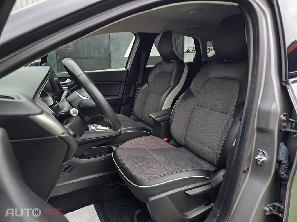 Renault Captur 1.6 E-Tech Plug-In Intens