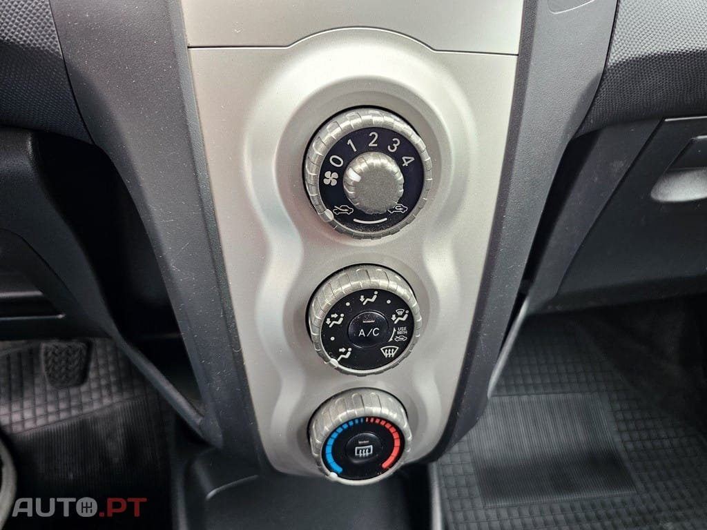 Toyota Yaris 1.0 VVT-i AC Manual
