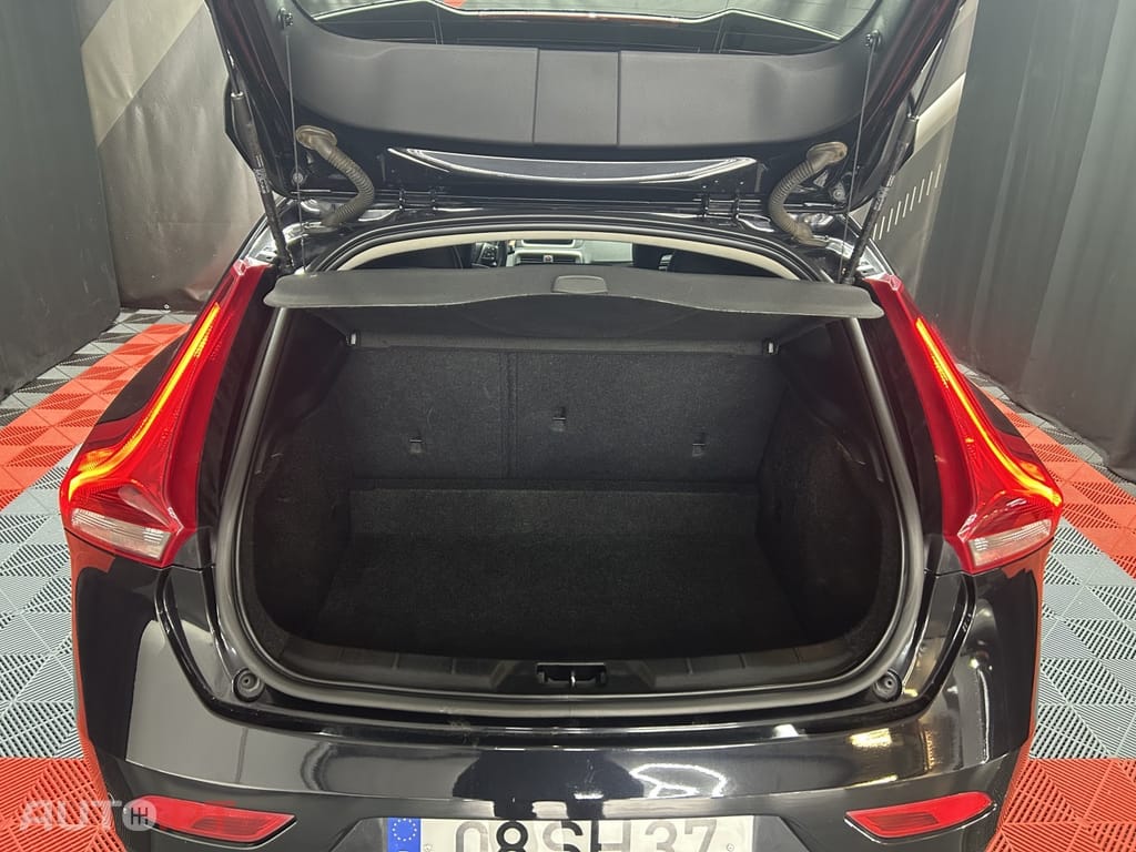 Volvo V40 1.6 D2 Eco Momentum — fotografia 7