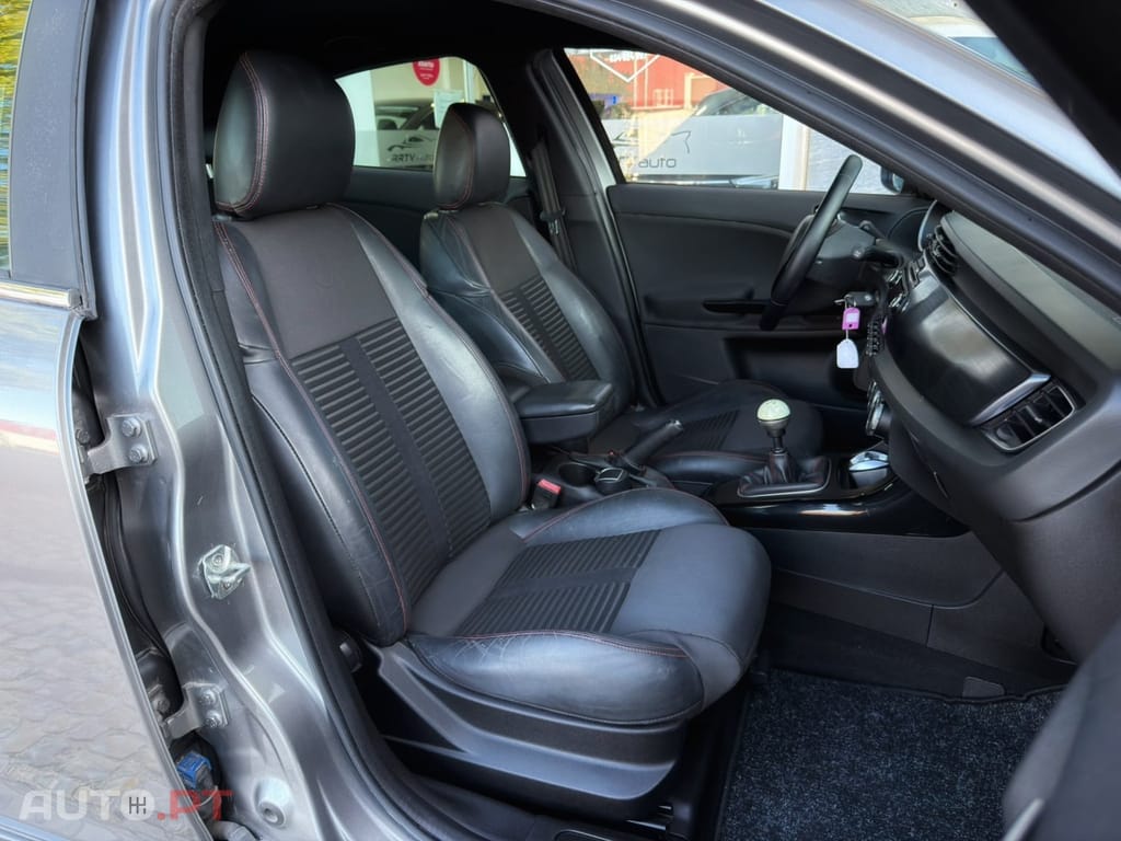 Alfa Romeo Giulietta 1.6 JTDm Distinctive 57X