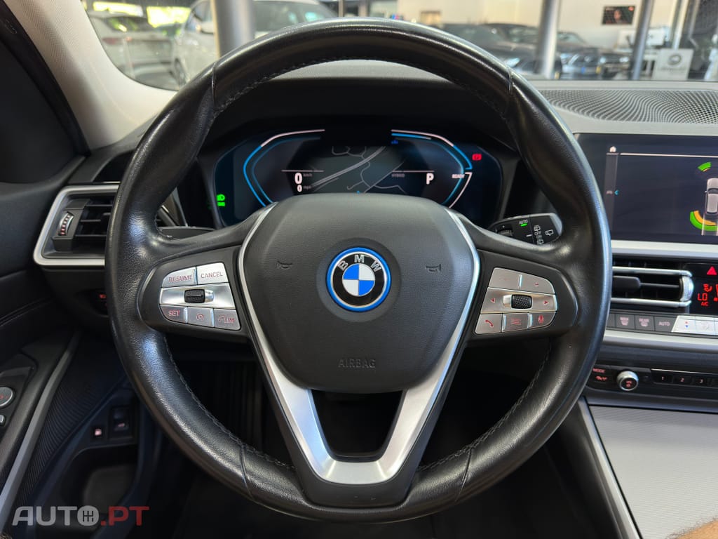 BMW 330 e Corporate Edition Auto — fotografia 28