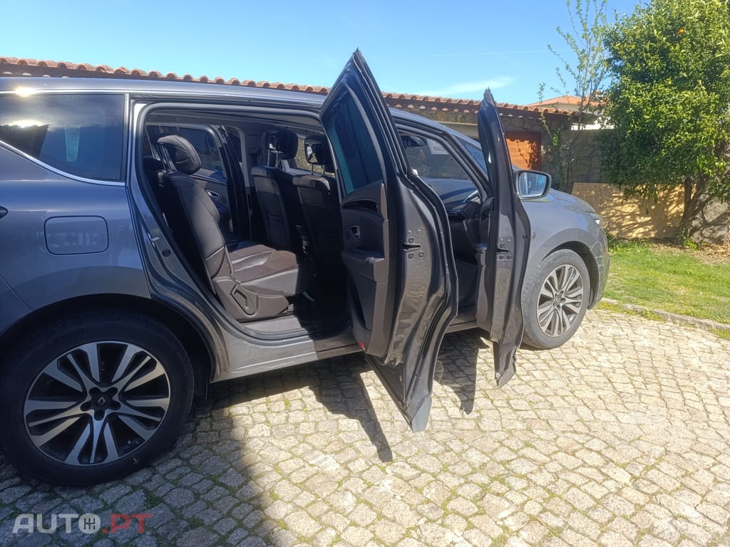 Renault Espace Initial Paris