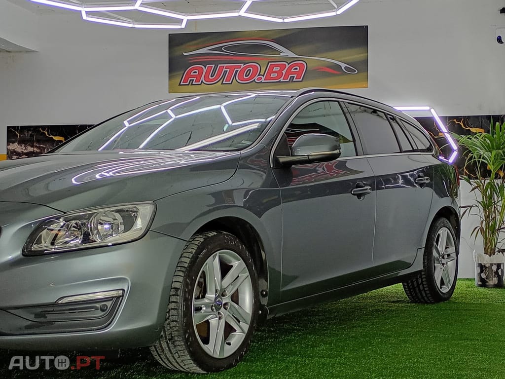Volvo V60 2.0 D2 R-Design Momentum
