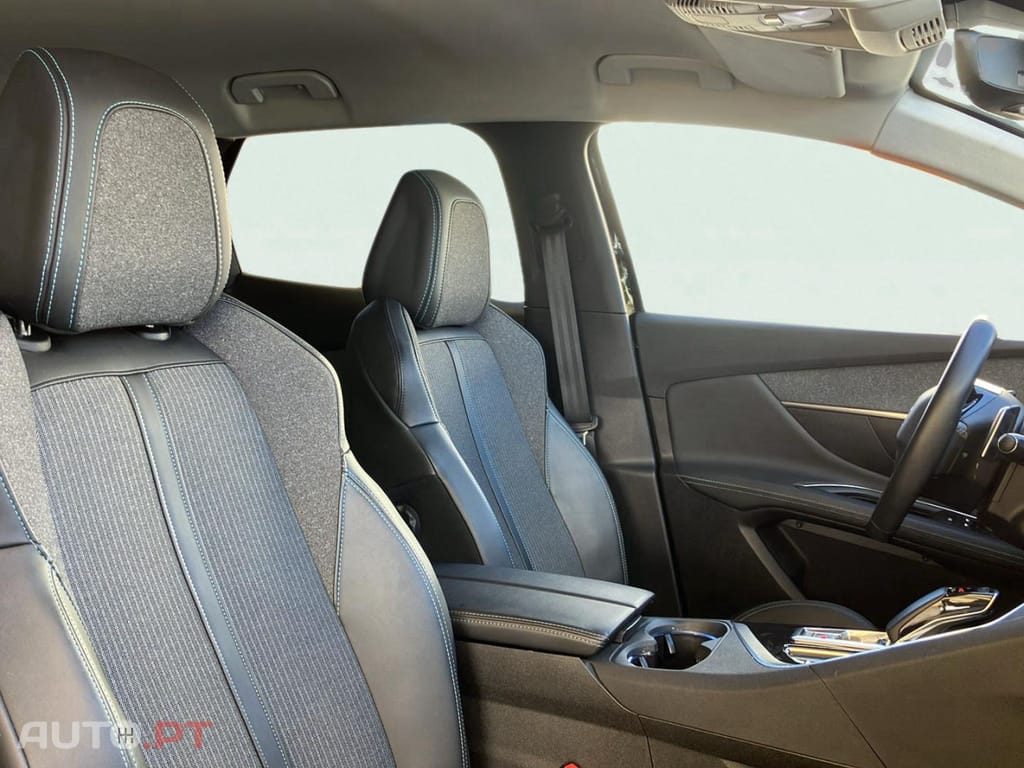 Peugeot 3008 1.6 Hybrid Allure e-EAT8