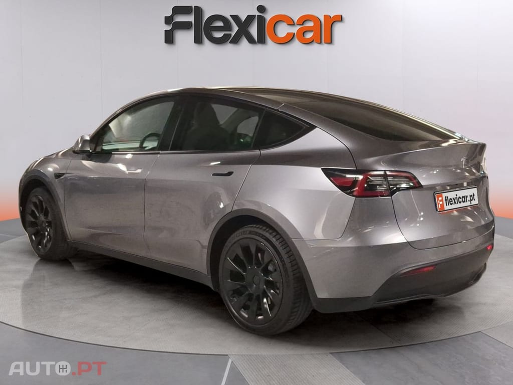 Tesla Model Y Long-Range RWD