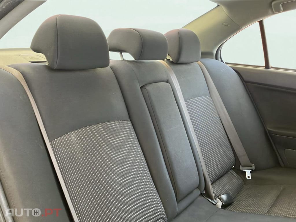 Mitsubishi Lancer 1.5 Invite