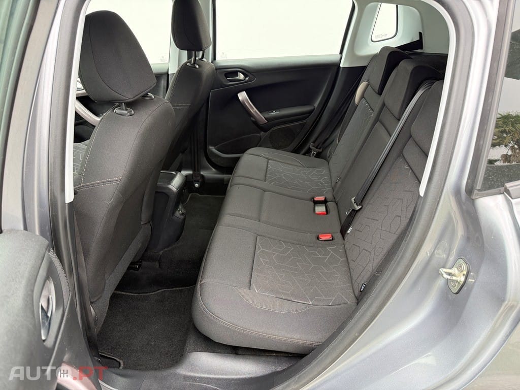 Peugeot 2008 1.2 VTi Active