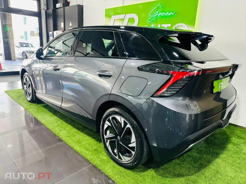 MG MG4 64 kWh Luxury