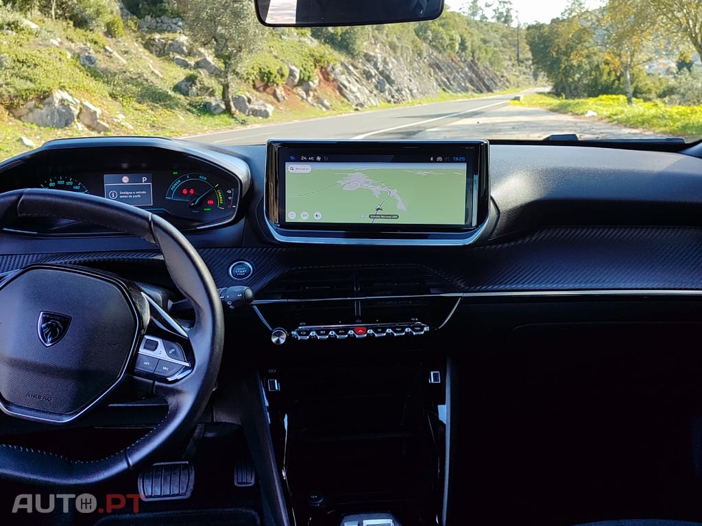 Peugeot E-2008 Active