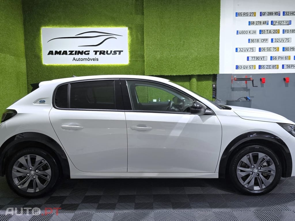 Peugeot E-208 50 kWh Allure Pack