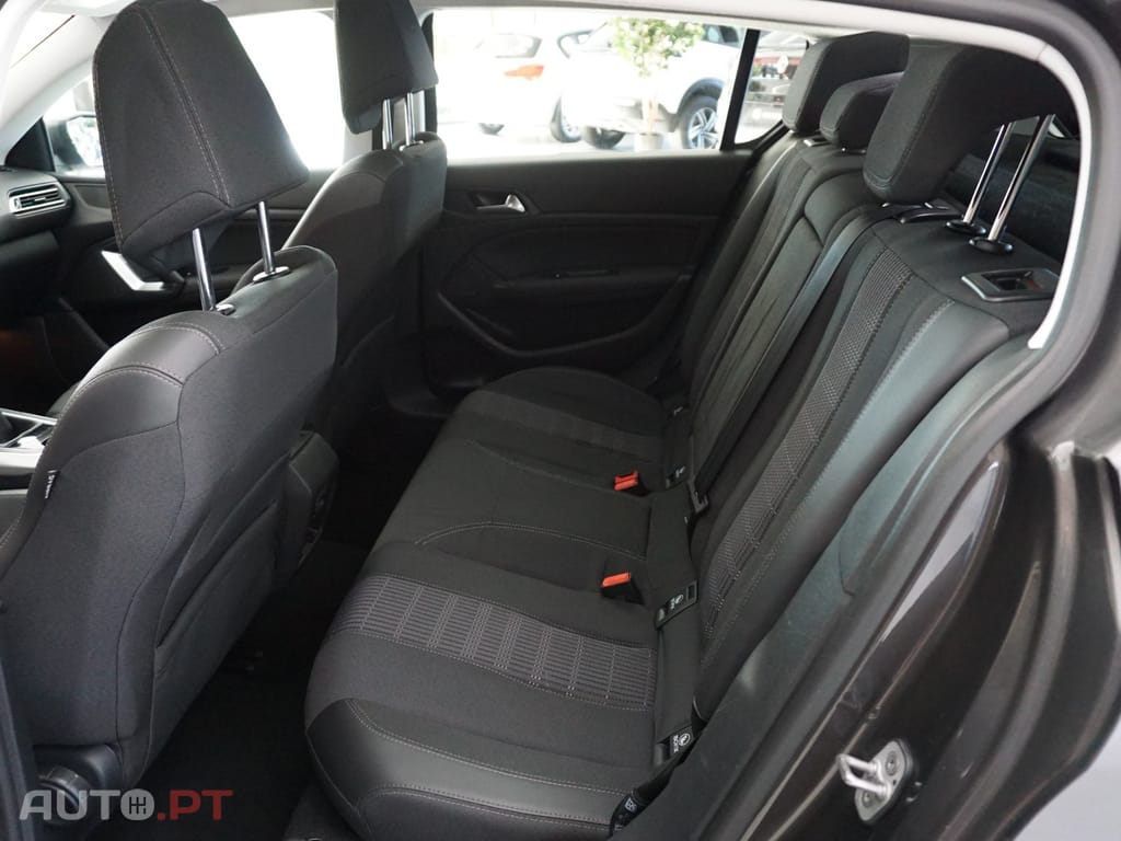 Peugeot 308 1.2 PureTech Allure Full LED