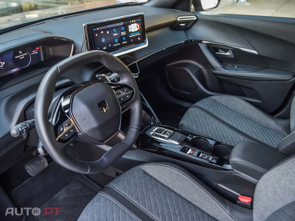 Peugeot 2008 1.2 Hybrid Allure e-DCS6