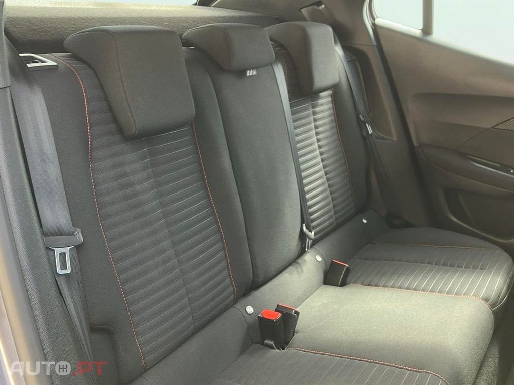 Peugeot E-2008 50 kWh Active Pack