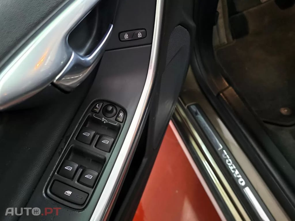 Volvo V60 Cross Country 2.0 D3 Momentum