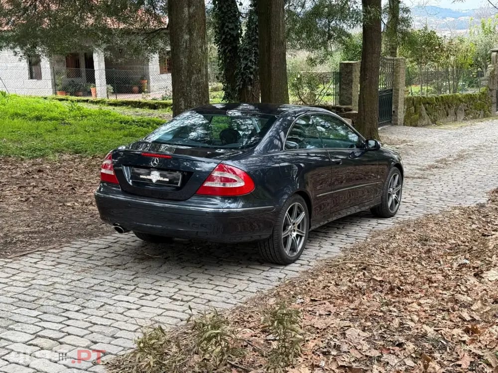 Mercedes-Benz CLK 240 Outro