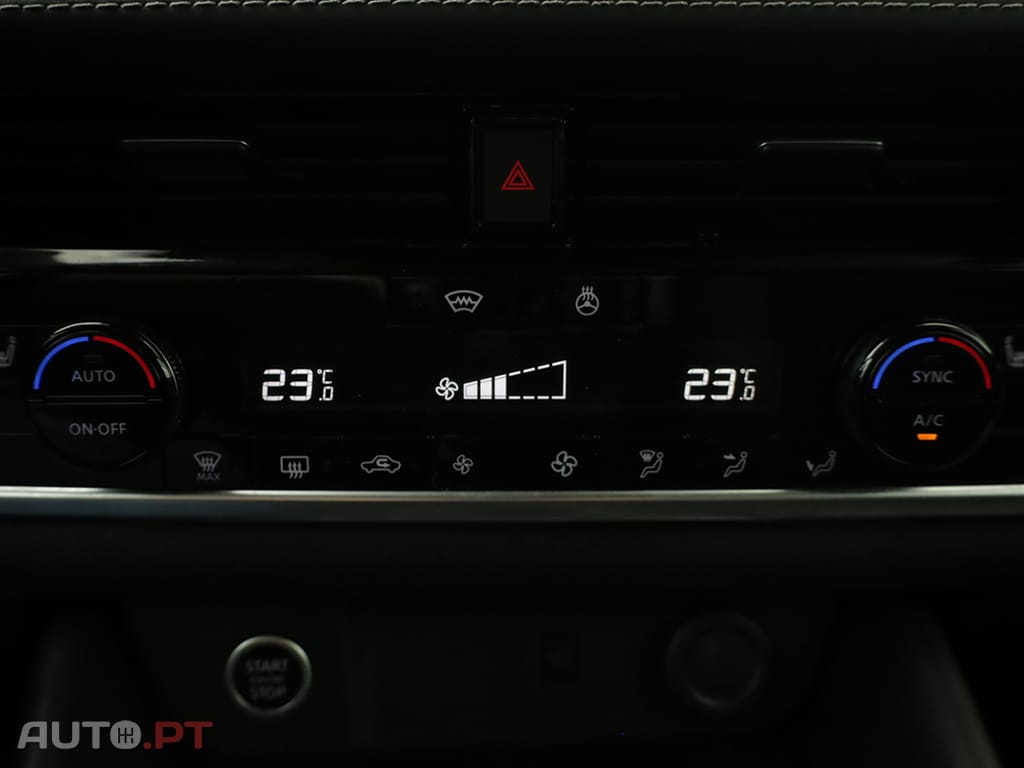 Nissan Qashqai Qashqai 1.3 DIG-T N-Connecta LED Xtronic
