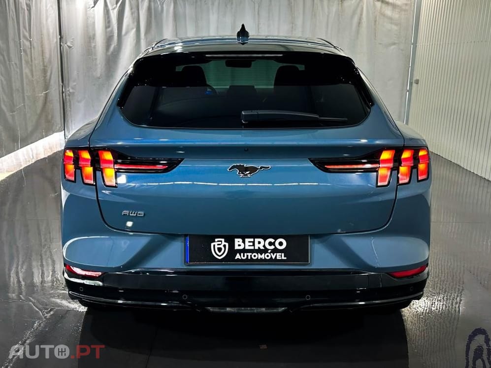 Ford Mustang Mach-E AWD PREMIUM