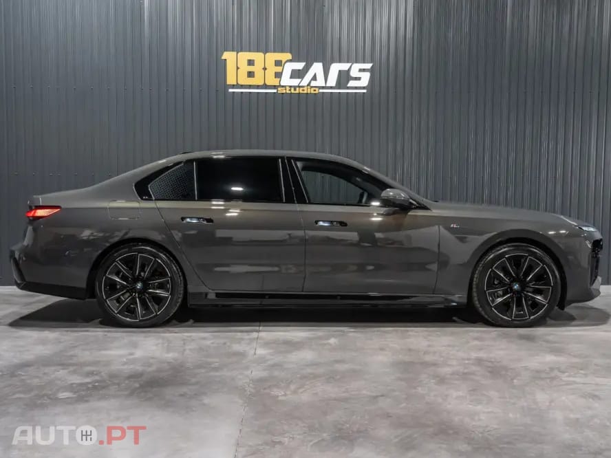 BMW 750 750e xDrive Pack Desportivo M