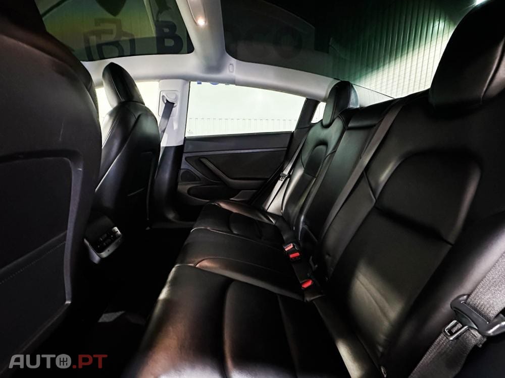 Tesla Model 3 Standard Range Plus RWD — fotografia 9