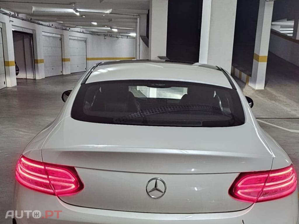 Mercedes-Benz 220 Coupé
