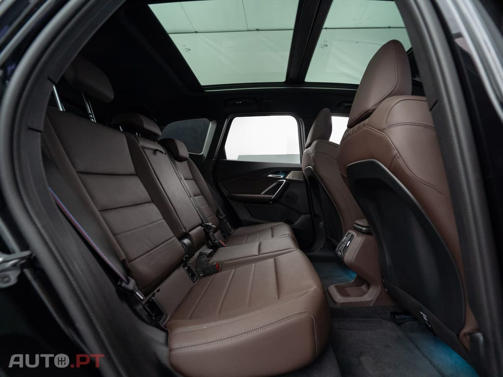 BMW iX1 xDrive30 Pack Desportivo M Pro